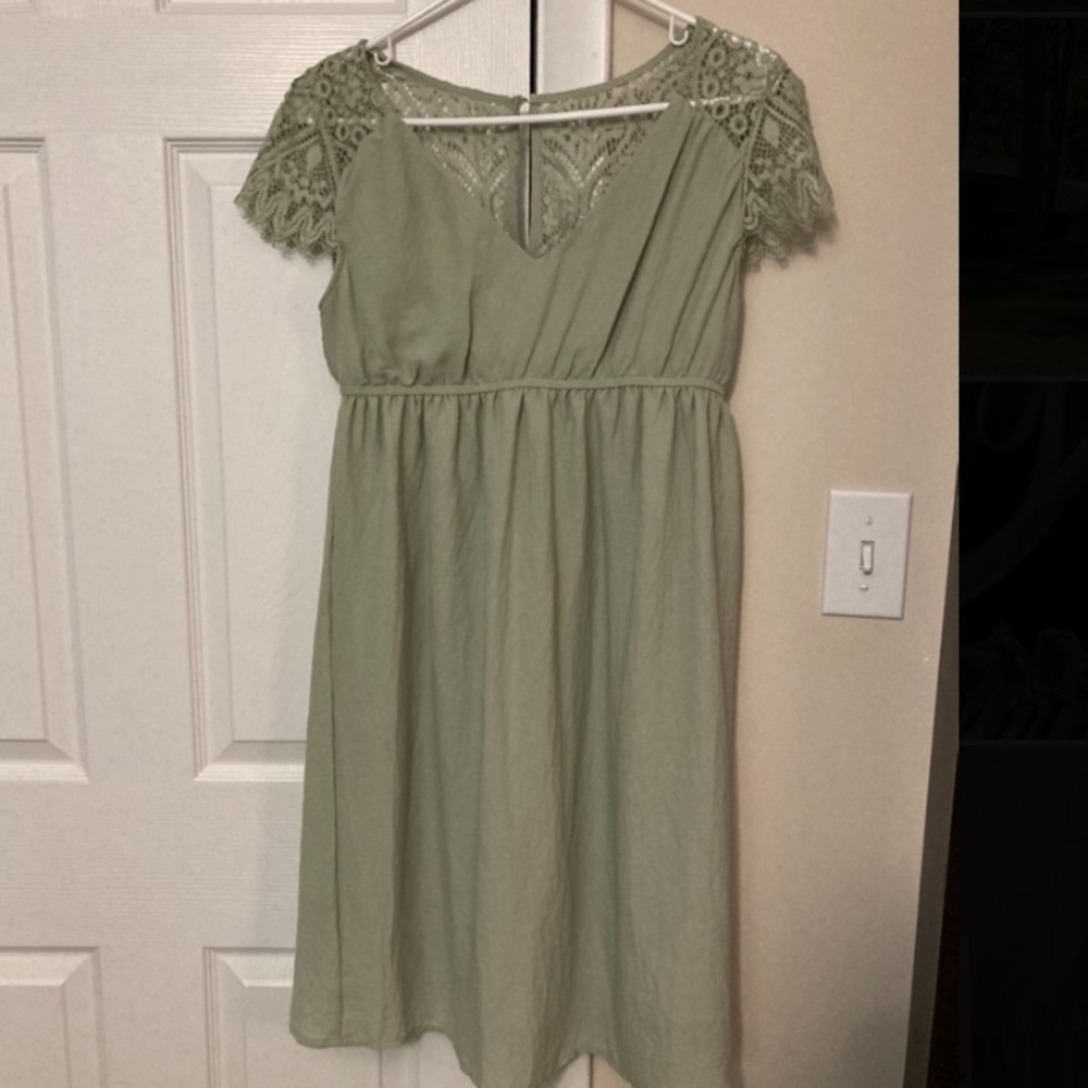 Green maternity dress never worn from H&M